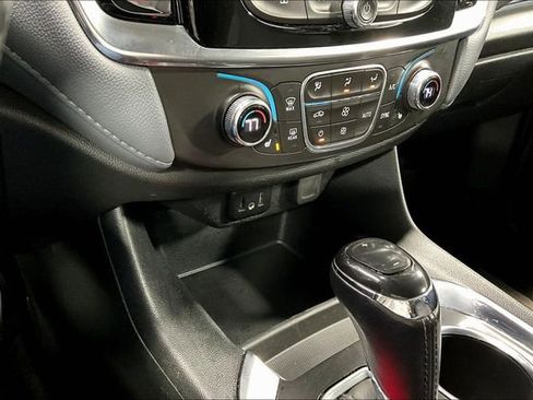 Used 2020 Chevrolet Traverse LT w/ Driver Confidence II Package image 16