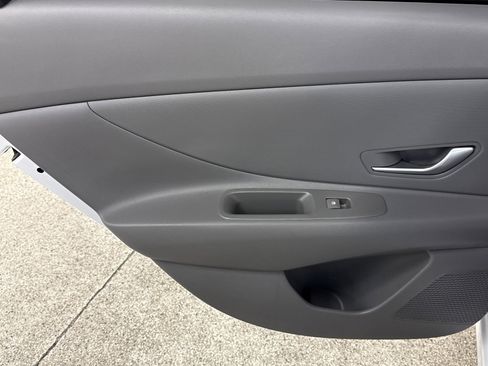 Used 2024 Hyundai Elantra Blue image 10