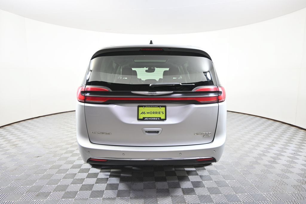 Used 2023 Chrysler Pacifica Limited AWD/4WD image 5