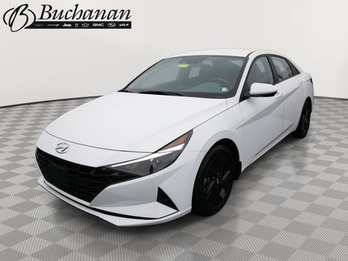 Used 2023 Hyundai Elantra Blue image 1