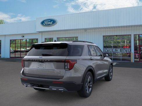 Used 2025 Ford Explorer Active w/ Active Comfort Package image 8