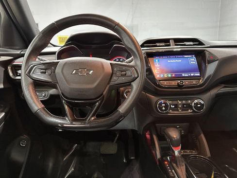 Used 2021 Chevrolet TrailBlazer RS w/ Sun and Liftgate Package AWD/4WD image 8
