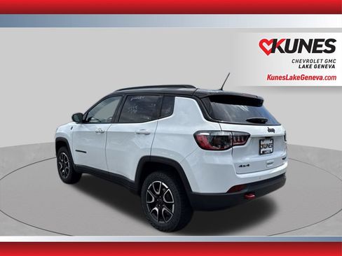 Used 2025 Jeep Compass Trailhawk AWD/4WD image 9