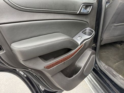 Used 2016 GMC Yukon SLE image 28