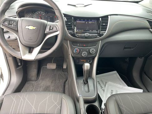 Used 2022 Chevrolet Trax LT w/ LT Convenience Package image 10