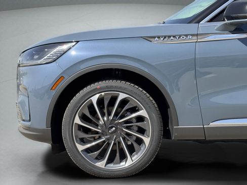 New 2025 Lincoln Aviator Reserve w/ Equipment Group 201A image 13