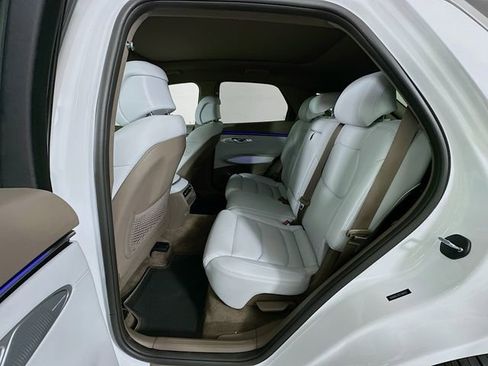 Certified 2026 Genesis GV70 2.5T Advanced AWD/4WD image 26
