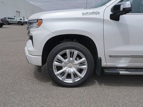 Used 2023 Chevrolet Silverado 1500 High Country w/ High Country Premium Package AWD/4WD image 11