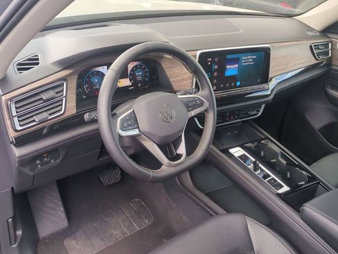 Used 2025 Volkswagen Atlas SEL AWD/4WD image 13