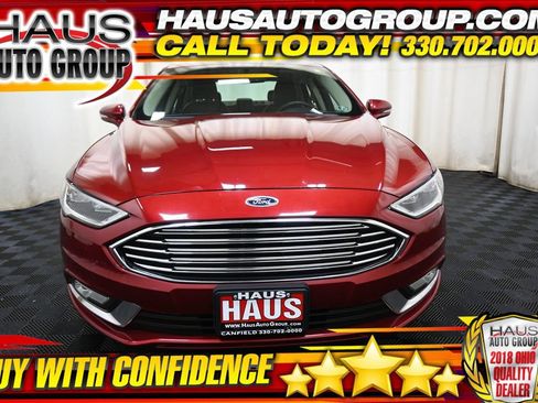 Used 2017 Ford Fusion SE w/ Fusion SE Technology Package FWD image 1