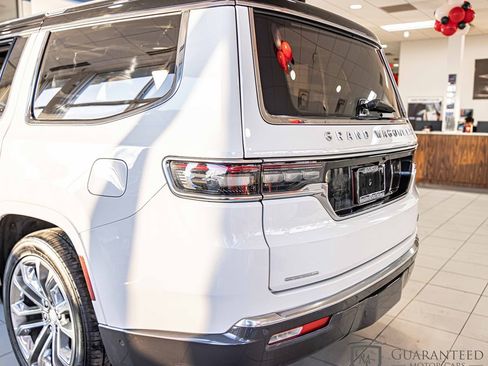 Used 2022 Jeep Grand Wagoneer Series II w/ Premium Group II image 13