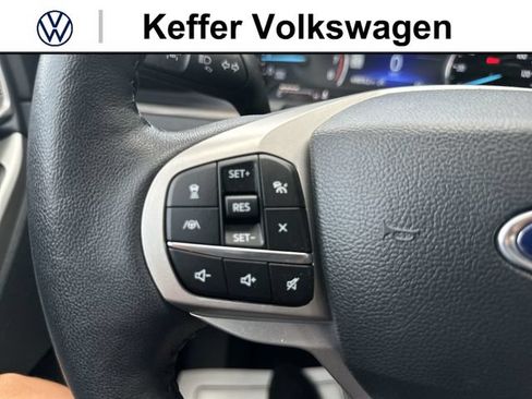 Used 2023 Ford Explorer Limited AWD/4WD image 17