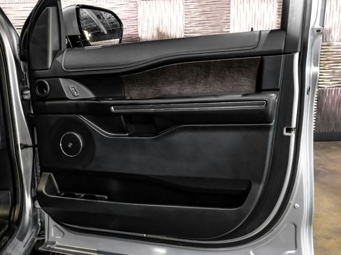 Used 2021 Ford Expedition Limited image 37