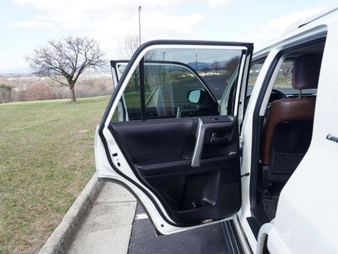 Used 2019 Toyota 4Runner Limited AWD/4WD image 18
