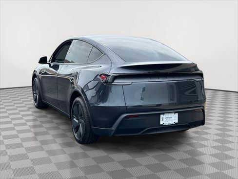 Used 2026 Tesla Model Y 2WD image 5