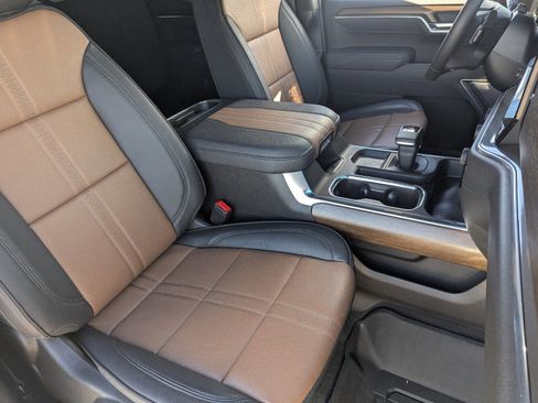 Used 2025 Chevrolet Silverado 1500 High Country image 11