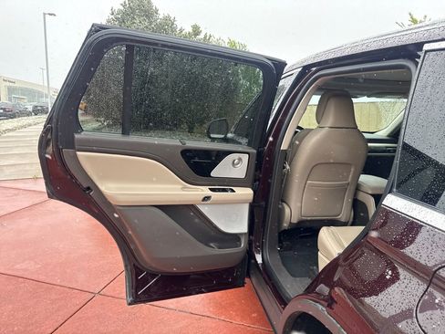 Certified 2024 Lincoln Aviator Reserve w/ Equipment Group 201A AWD/4WD image 18