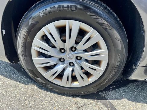 Used 2012 Toyota Camry LE FWD image 35