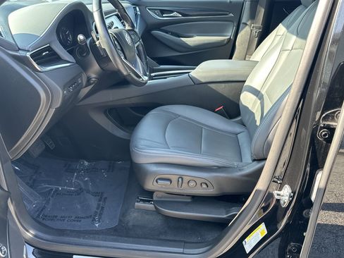 Used 2024 Buick Enclave Premium image 9