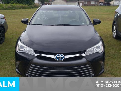 Used 2017 Toyota Camry XLE w/ Moonroof Package FWD image 6