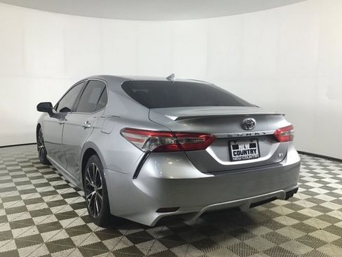 Used 2019 Toyota Camry SE w/ Convenience Package image 4