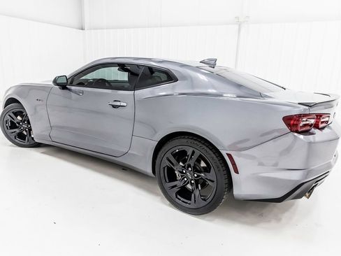 Used 2021 Chevrolet Camaro LT RWD image 5