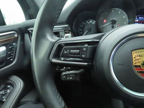 Used 2022 Porsche Macan S image 11