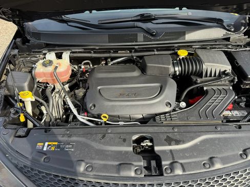 Used 2022 Chrysler Voyager LX FWD image 25