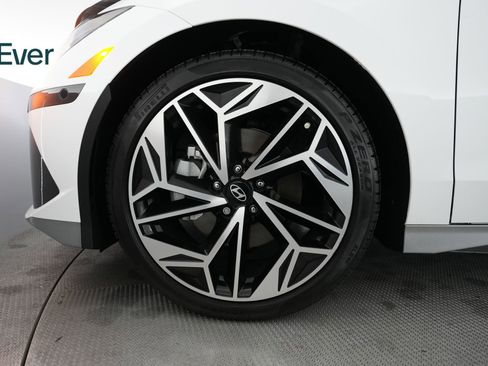 Used 2024 Hyundai Ioniq 6 Limited image 19