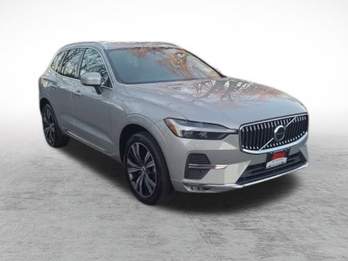 Used 2022 Volvo XC60 B5 Inscription w/ Climate Package image 3