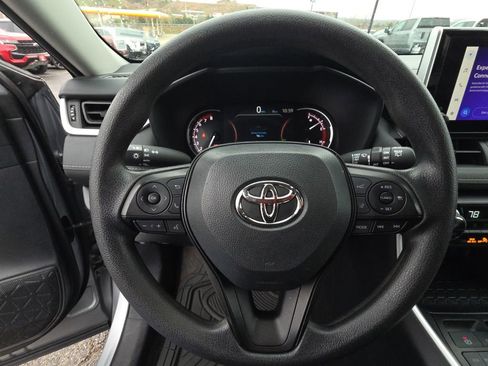 Used 2025 Toyota RAV4 XLE FWD image 17