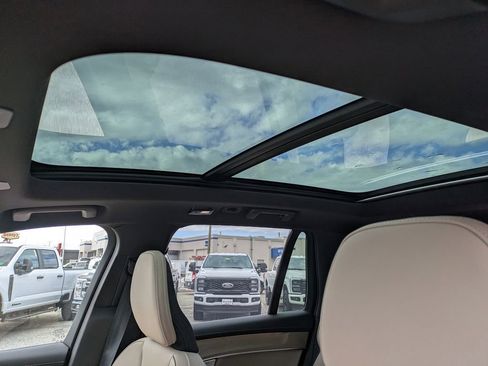 New 2026 Volvo XC90 B6 Plus w/ Protection Package Premier AWD/4WD image 18