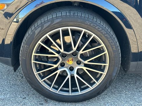 Used 2020 Porsche Cayenne image 23