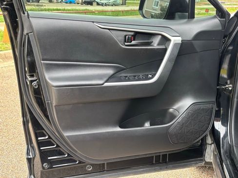 Used 2022 Toyota RAV4 LE image 23