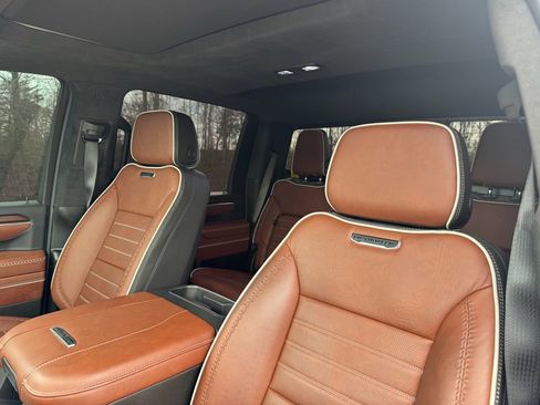 Used 2025 GMC Sierra 3500 Denali Ultimate image 27