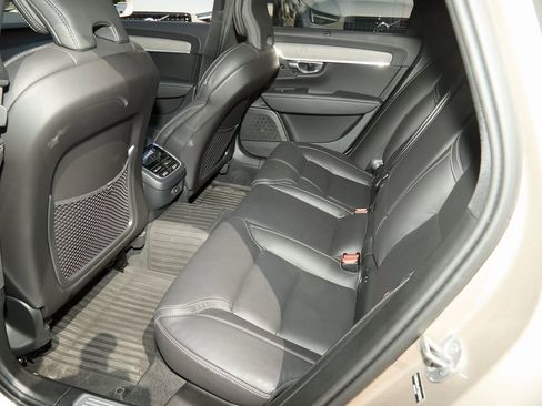 New 2026 Volvo V90 B6 Cross Country Ultra w/ Climate Package image 19