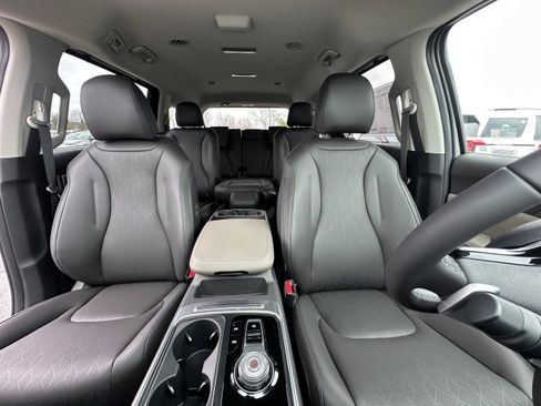 New 2026 Kia Carnival EX image 31