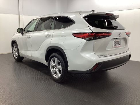 Used 2022 Toyota Highlander LE image 8