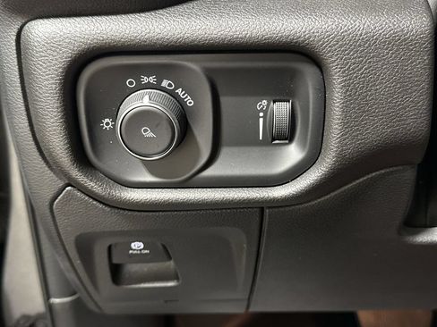 Used 2023 RAM 1500 Big Horn AWD/4WD image 18