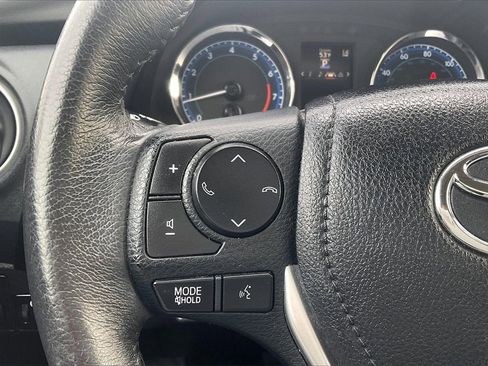 Used 2017 Toyota Corolla SE w/ SE Premium Package image 18