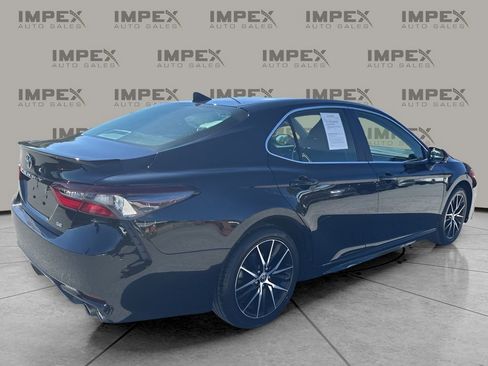 Used 2024 Toyota Camry SE image 5