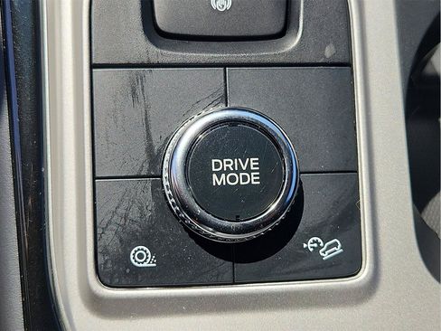 Used 2023 Ford Explorer XLT AWD/4WD image 22