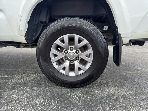 Used 2019 Toyota Tacoma SR5 AWD/4WD image 23