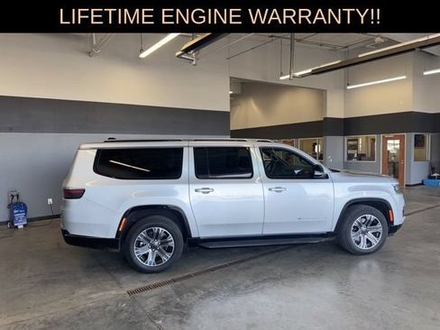 Certified 2024 Jeep Wagoneer L Series II w/ Flexible Seating Group AWD/4WD image 10