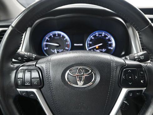 Used 2017 Toyota Highlander XLE image 15