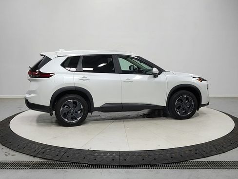Used 2025 Nissan Rogue SV w/ SV Premium Package FWD image 8