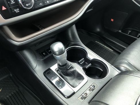 Used 2019 Toyota Highlander Limited image 20