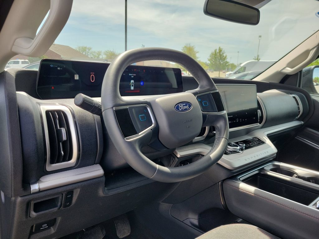 Used 2025 Ford Expedition Active RWD image 24