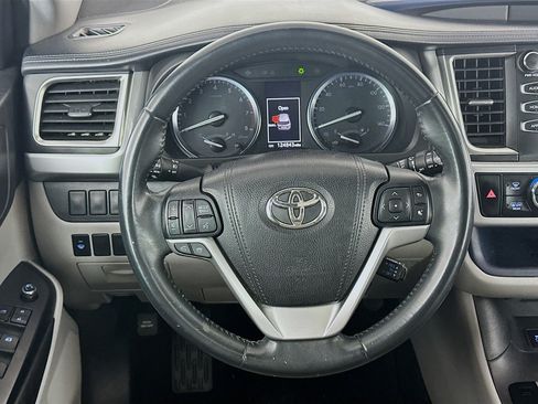 Used 2016 Toyota Highlander XLE AWD/4WD image 18