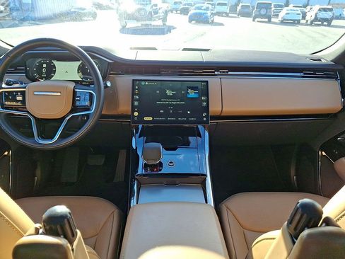Used 2025 Land Rover Range Rover Sport SE image 10